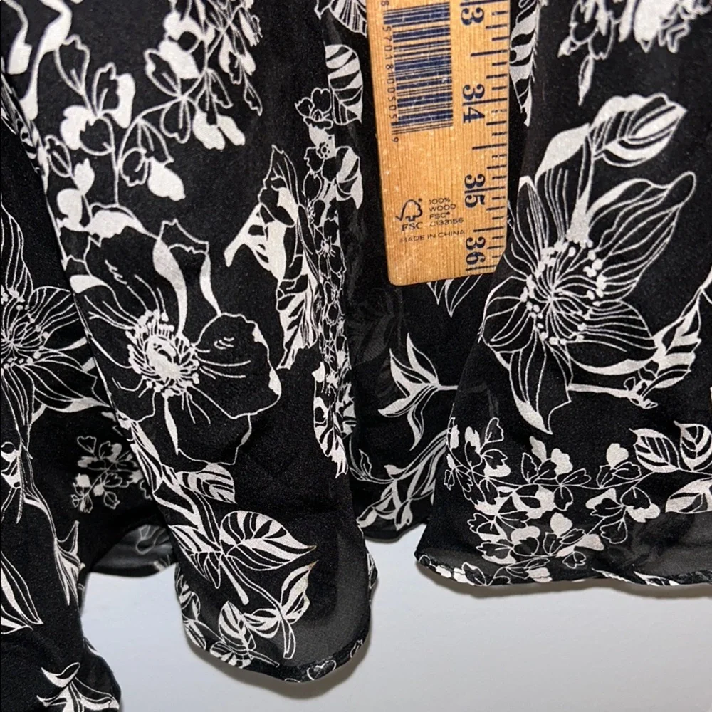 LOFT Black and Cream Floral Midi Dress size 2 fit and flare side zip‎ - Picture 7 of 9